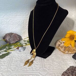Vintage Gold Tone Y Drop Rope Chain‎ Gold Brush Leaf Pendant Bolo Style 16”- 19”